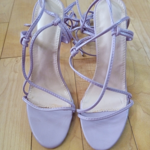 Lavender strappy stiletto heels that wrap around the leg - Picture 2 of 6